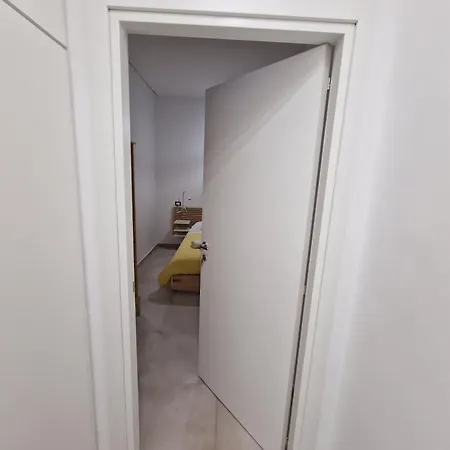 Neapolitan Skyscraper 3*