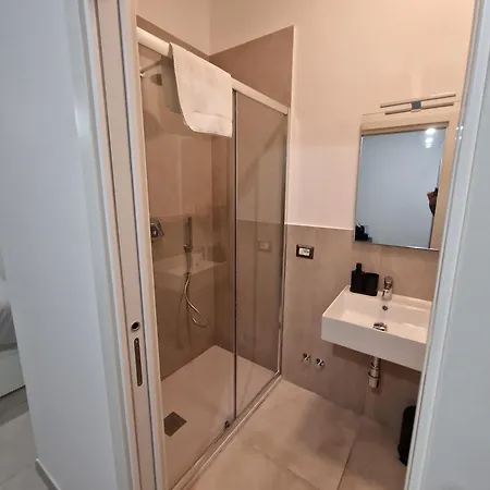 Neapolitan Skyscraper בית הארחה