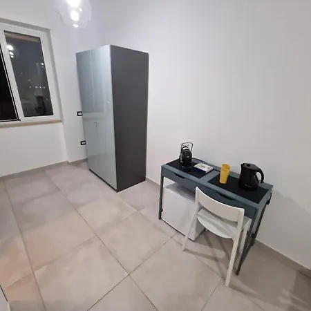 בית הארחה Neapolitan Skyscraper נאפולי