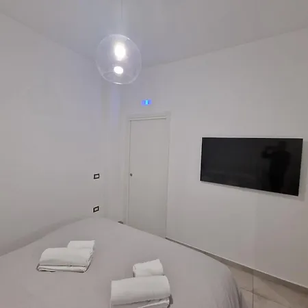 Neapolitan Skyscraper נאפולי