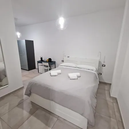 בית הארחה Neapolitan Skyscraper נאפולי