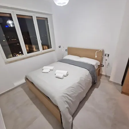 בית הארחה Neapolitan Skyscraper 3*