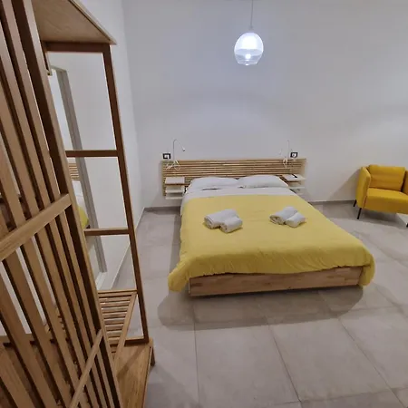 בית הארחה Neapolitan Skyscraper נאפולי