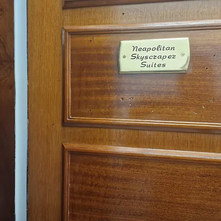 בית הארחה Neapolitan Skyscraper