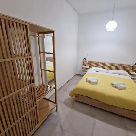 Neapolitan Skyscraper 3*