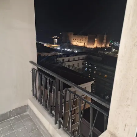 בית הארחה Neapolitan Skyscraper 3*